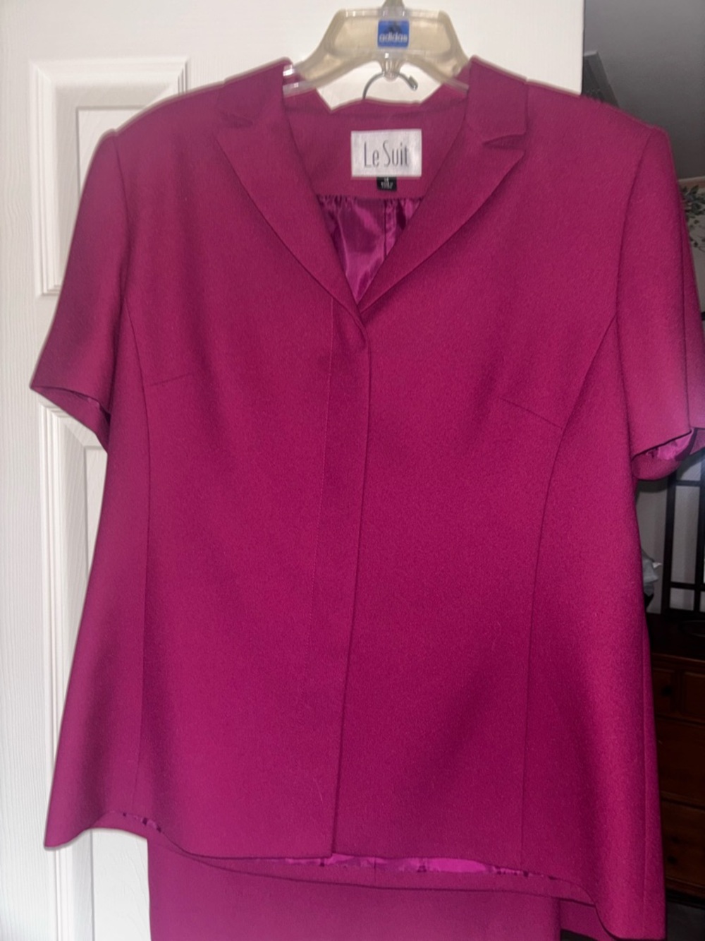 Le Suit Women's Fuchsia Short-Sleeve Skirt Set